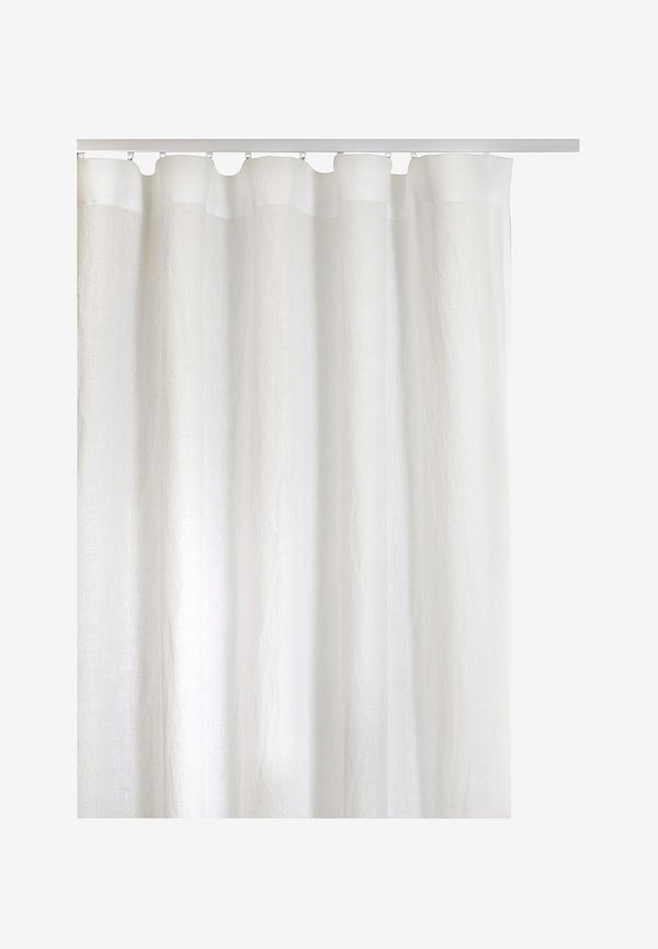 Trendig vit gardin 2025 från Himla.