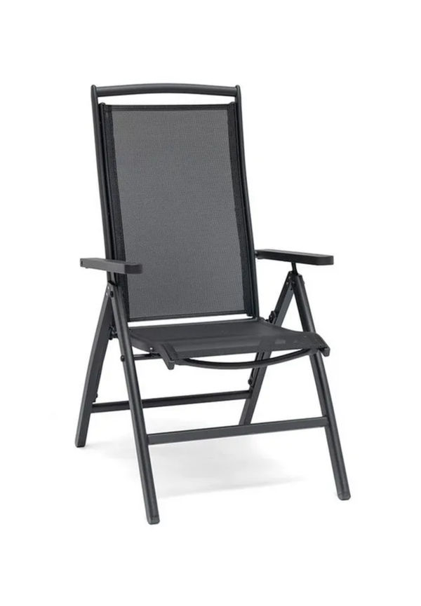 Moderiktig trädgårdsstol i svart från Hillerstorp.