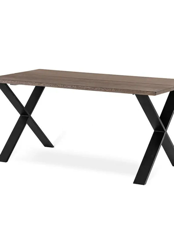 Fantastiskt fin matbord i ek från Torkelson.