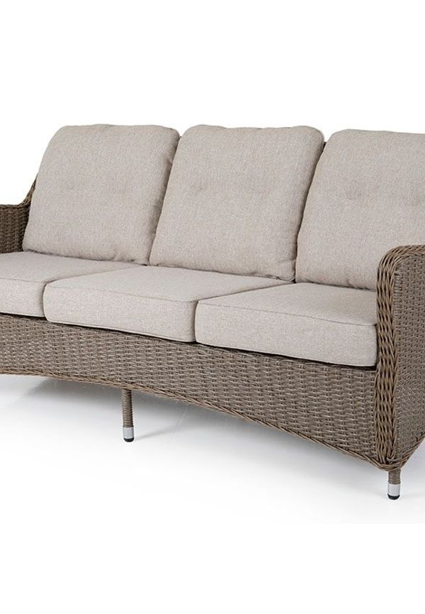 Beige soffbord som passar perfekt till sommaren 2025!