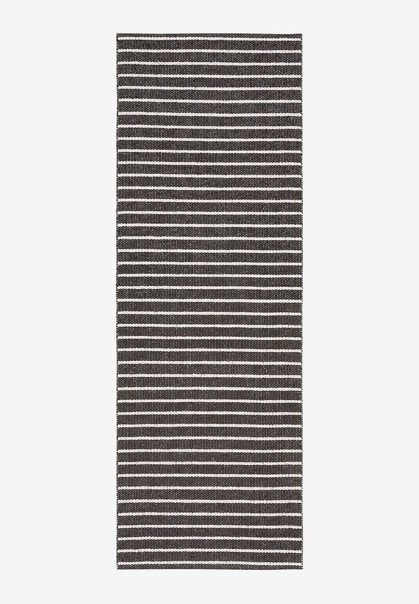 Ikonisk svart matta 2025 från Horredsmattan.