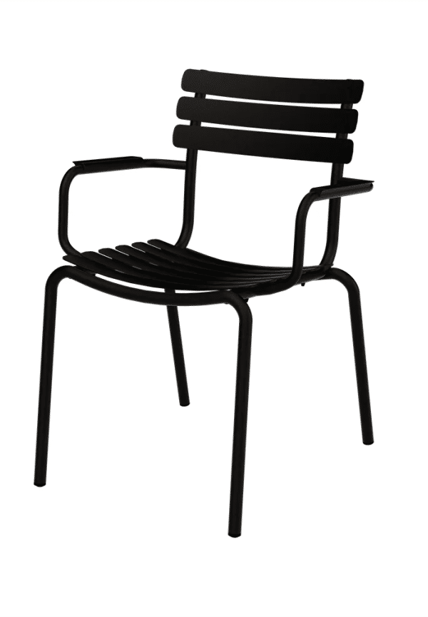 Riktigt fin Stol som passar bra vid många olika tillfällen.