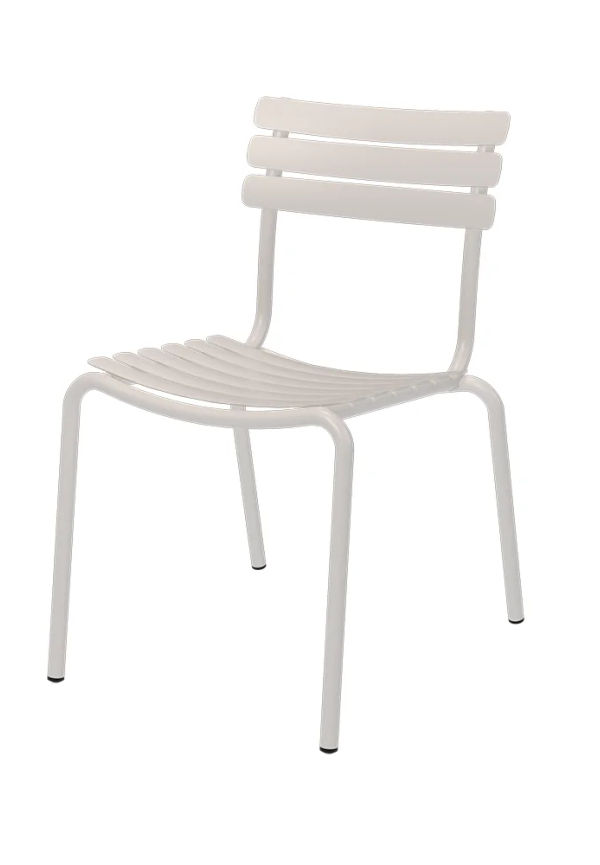 Moderiktig Stol som passar bra vid många olika tillfällen.