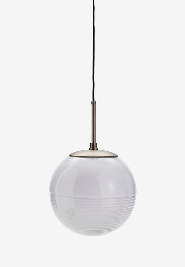 Trendig lampa i vitt från House Doctor.