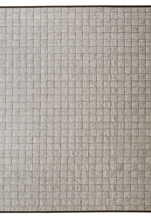 Brun Cane-Line-utemöbel i moderiktig modell.