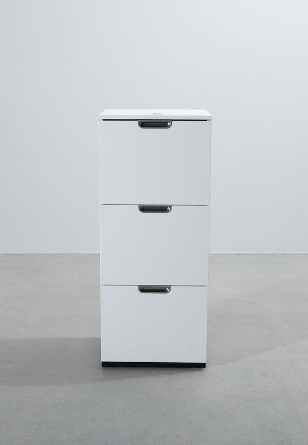 Härlig låda i vitt från Ikea.