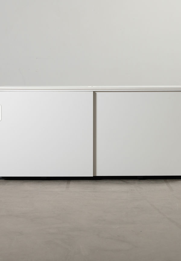 Vit Ikea-skjutdörr i härlig modell.