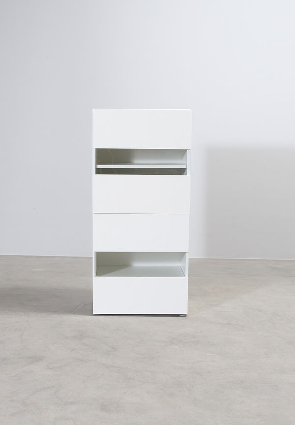 Vacker vit hylla 2025 från Ikea.