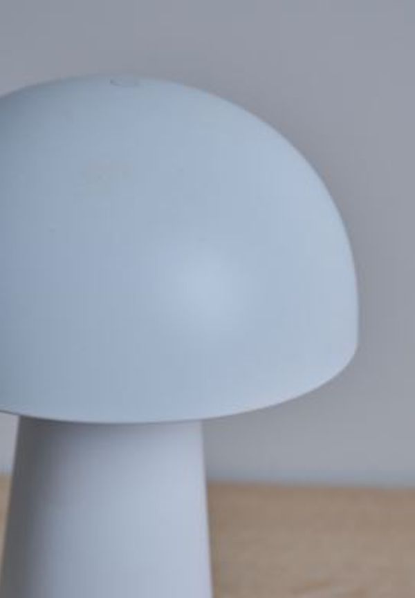 Härlig vit lampa 2025 från hemtex.