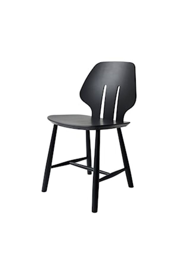 Ikonisk svart stol i ek från FDB Møbler.