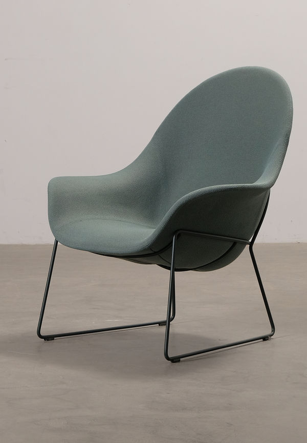 Grön Johanson Design-fåtölj i skön modell.