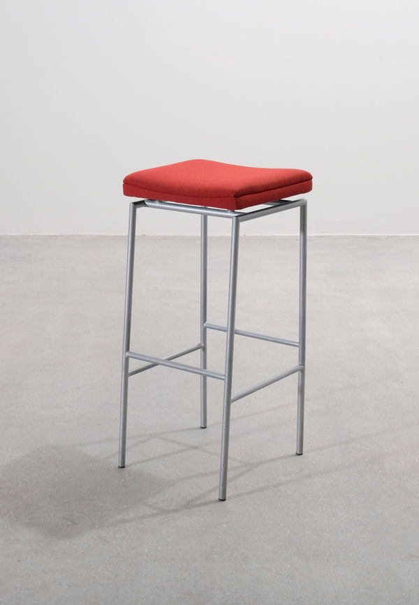 Fantastiskt snygg barpall i rött från Johanson Design.