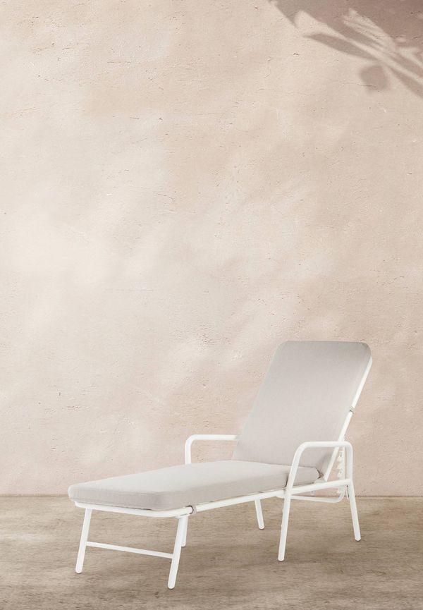 Moderiktig aluminiumsolsäng 2025 från Jotex.