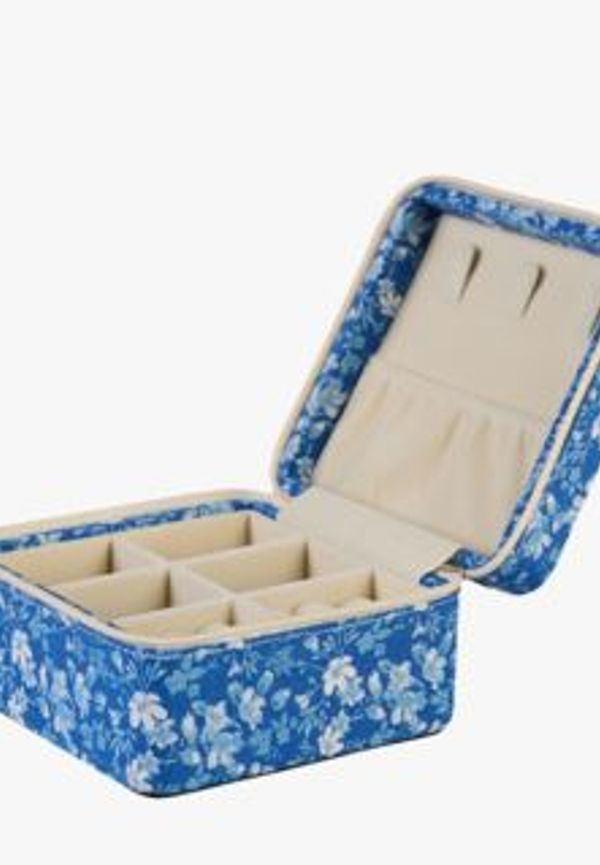 Blå hemtex-smyckeskrin i riktigt trendig modell.