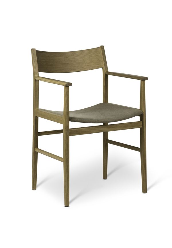 Riktigt fin Stol som passar bra vid många olika tillfällen.