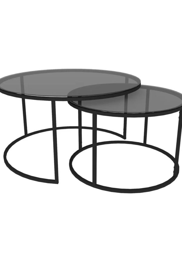 Moderiktig bord som passar bra vid många olika tillfällen.