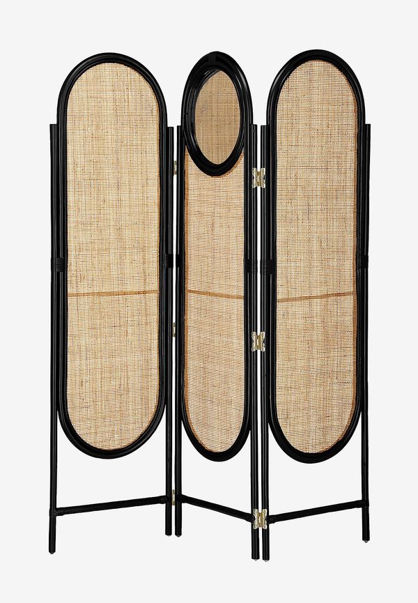 Flerfärgad Kave Home-möbel i stilren modell.