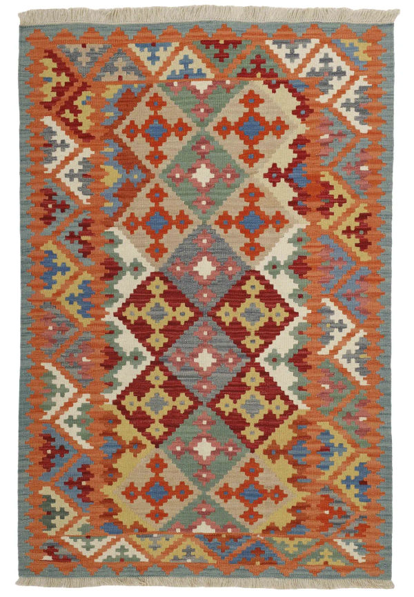 Flerfärgad ullmatta som passar perfekt till våren 2025!