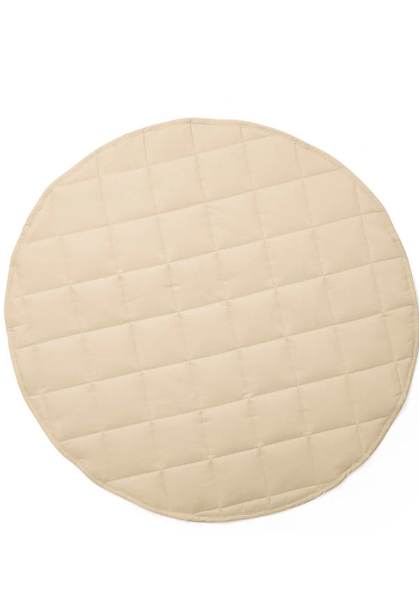 Fantastiskt snygg beige matta 2025 från Kid's Concept.