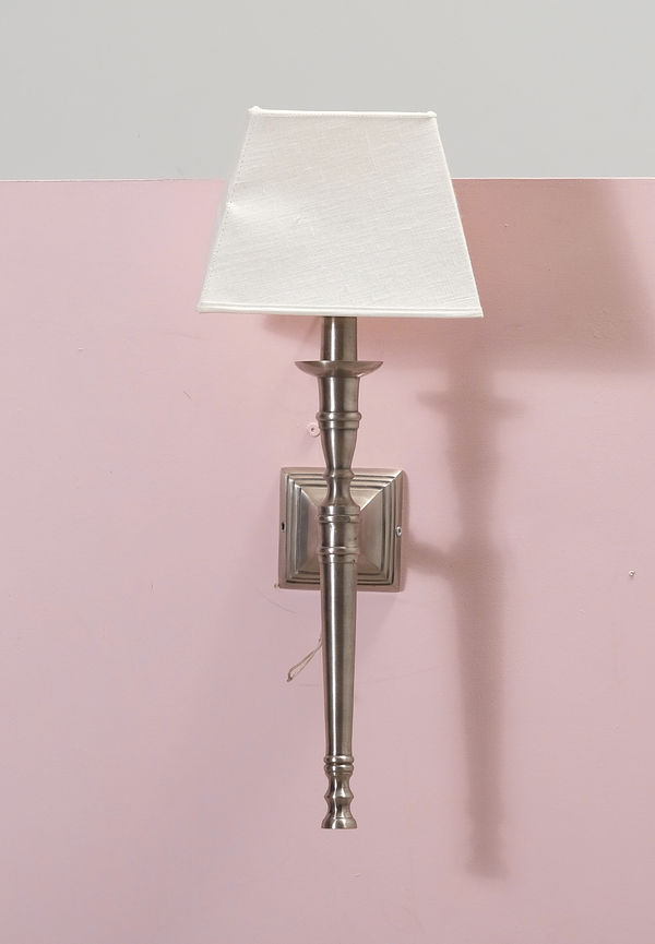 Vägglampa som passar perfekt till sommaren 2025!