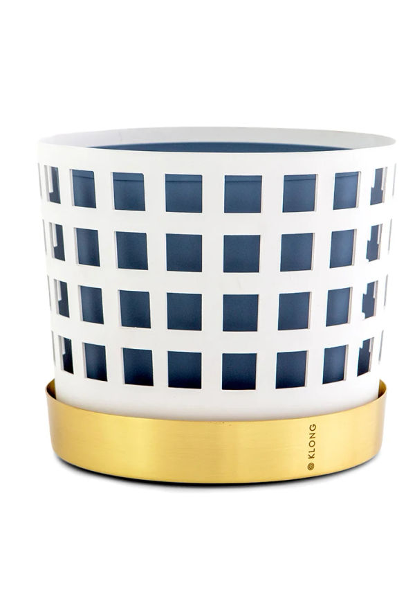 Smickrande kruka i vitt från KLONG.