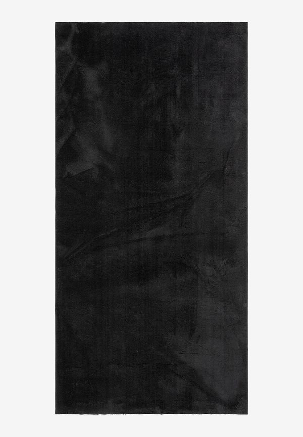 Svart matta som passar perfekt till sommaren 2025!