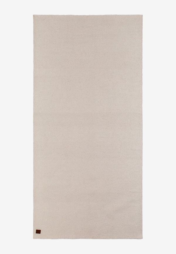 Härlig ullmatta i vitt från KM Home.