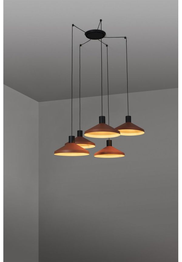 Riktigt fin Lampa som passar bra vid många olika tillfällen.