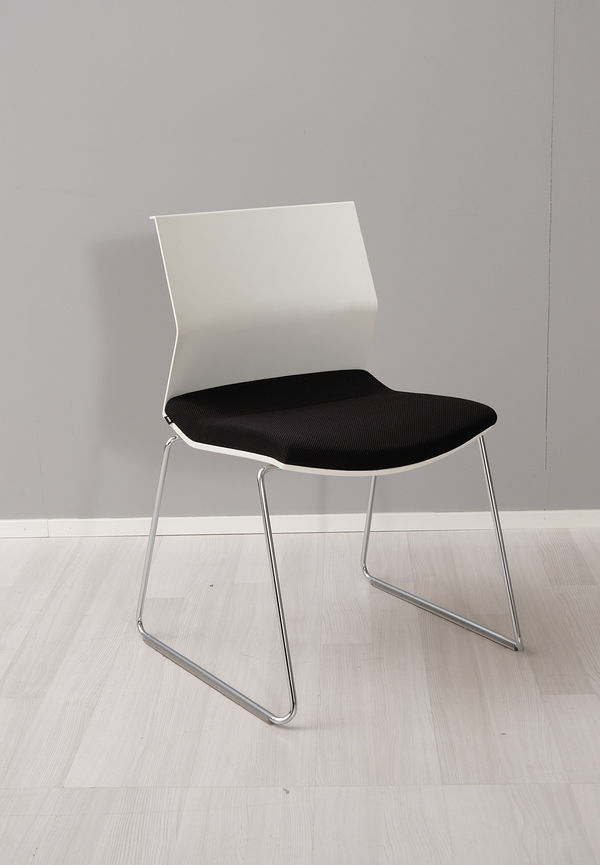 Modern konferensstol 2025 från No brand.