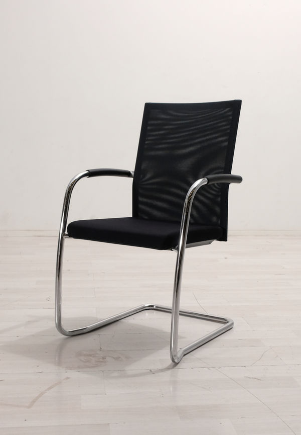 Konferensstol som passar perfekt till sommaren 2025!