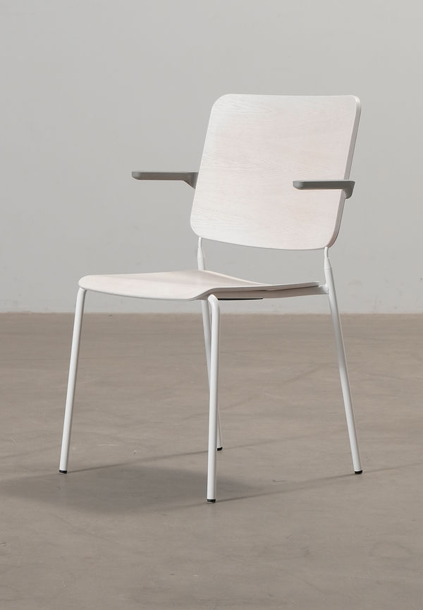 Konferensstol som passar perfekt till sommaren 2025!