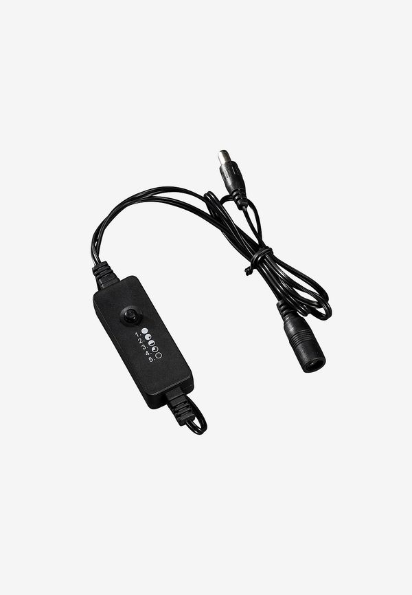 Svart Konstsmide-lampa i moderiktig modell.