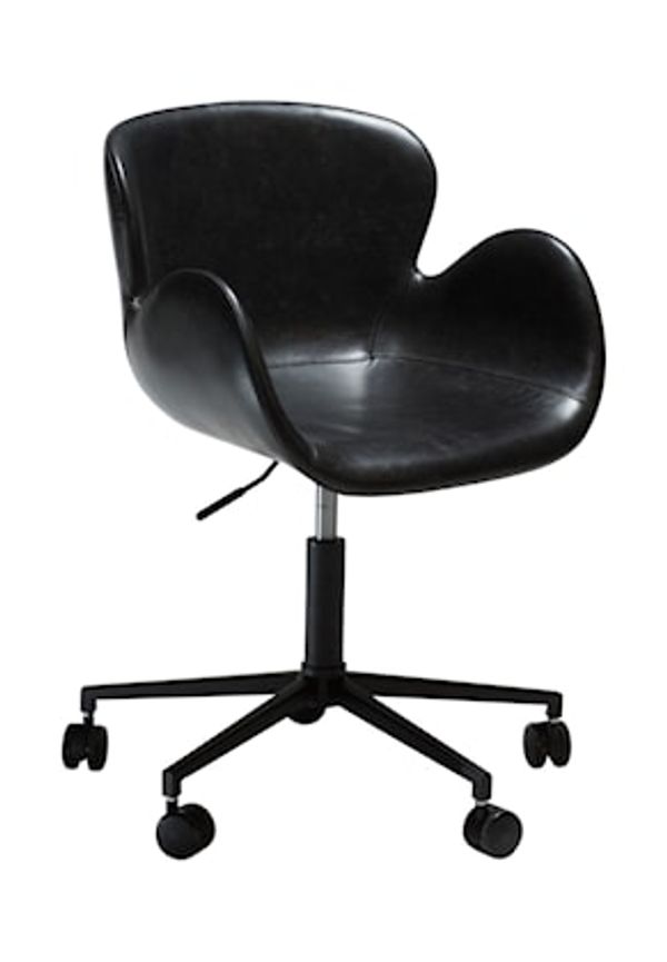 Ikonisk svart stol 2025 från Dan Form Denmark.