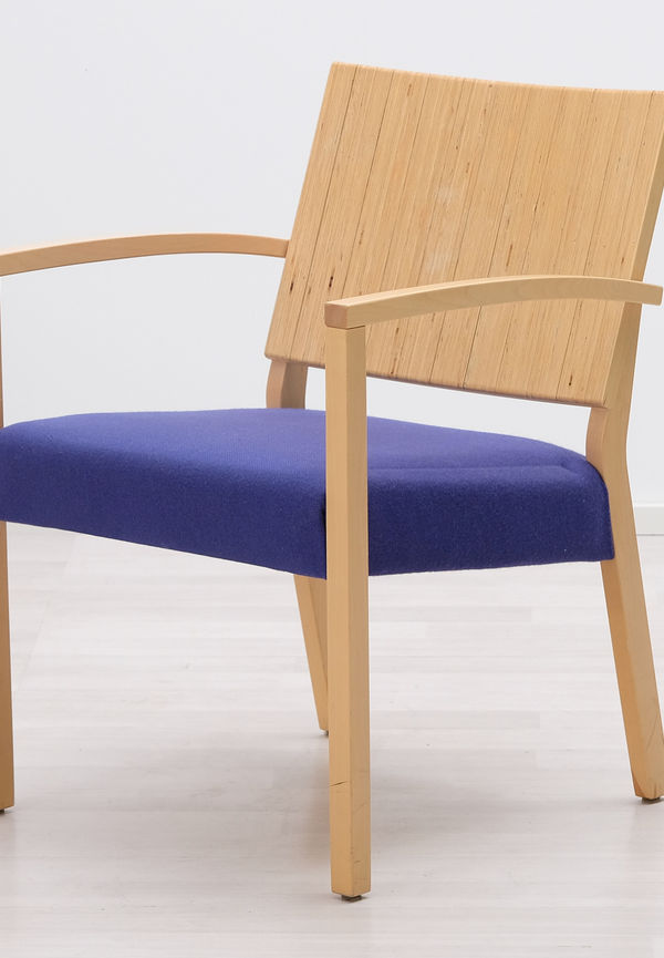 Riktigt trendig Stol som passar bra vid många olika tillfällen.