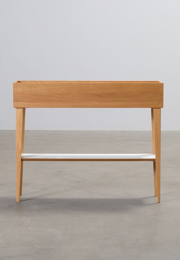 Beige Korpi Design-blombord i fin modell.