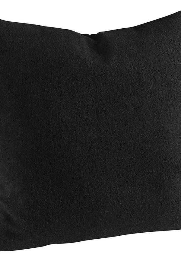 Svart Artwood-möbel i klassisk modell.