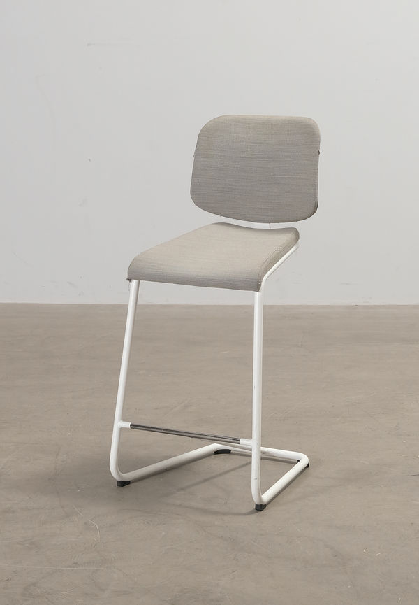 Elegant grå stol 2025 från Lammhults.