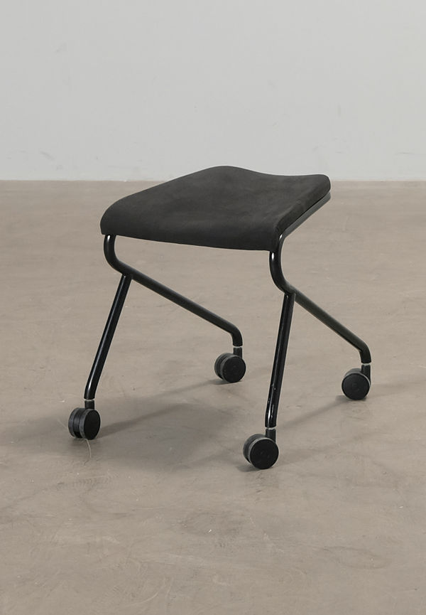 Riktigt snygg svart pall 2025 från Lammhults.