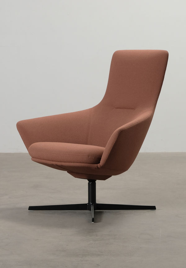 Härlig brun fåtölj 2025 från Lapalma.