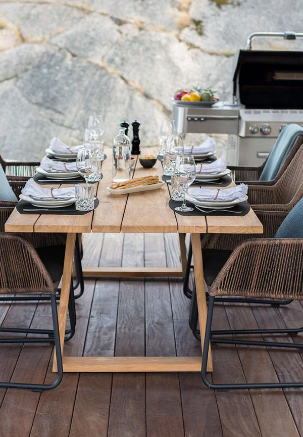 Brafab teakbord som passar perfekt till sommaren 2025!