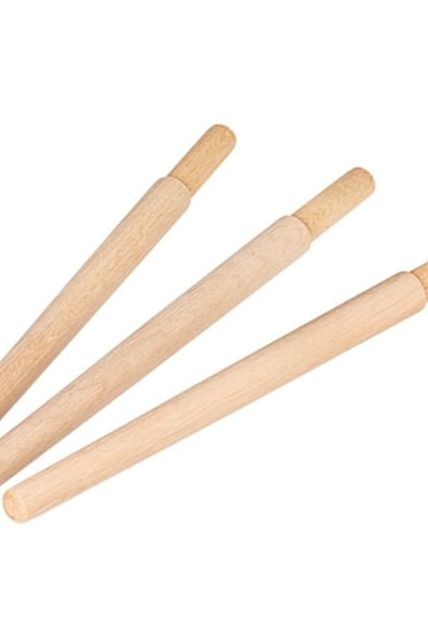 Elegant le feu kamin i brun färg gjord i ek.