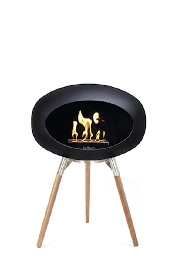 Modern kamin i svart från Le Feu.