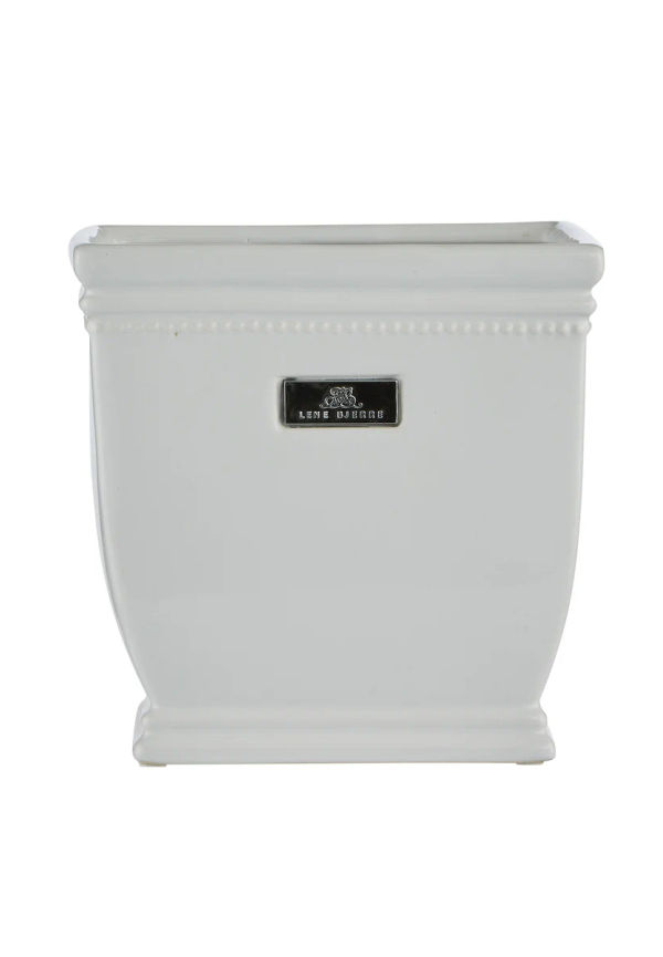 Vit Lene Bjerre-kruka i ikonisk modell.