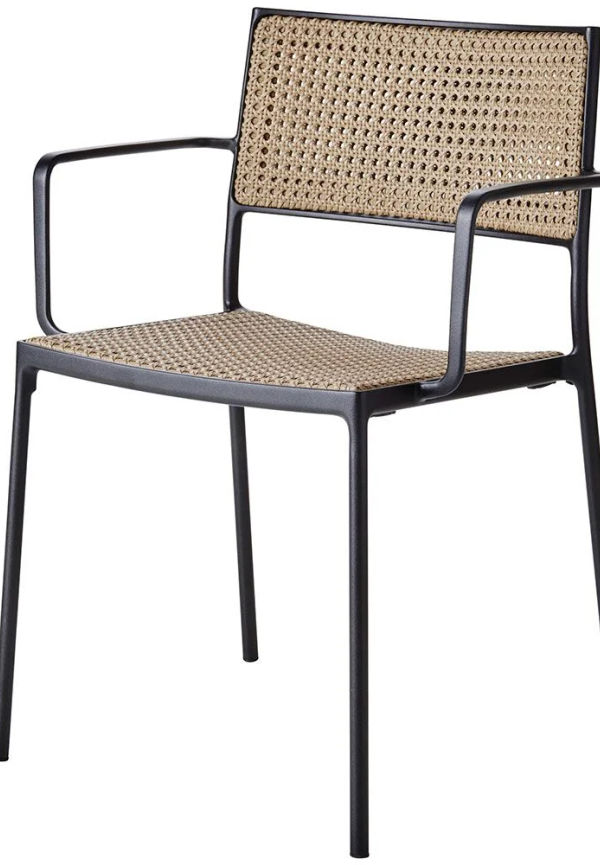 Riktigt trendig teakstol 2025 från Cane-Line.