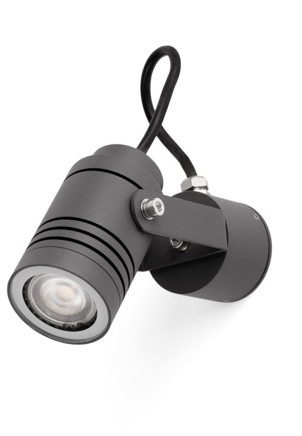 Faro Barcelona aluminiumlampa som passar perfekt till sommaren 2025!