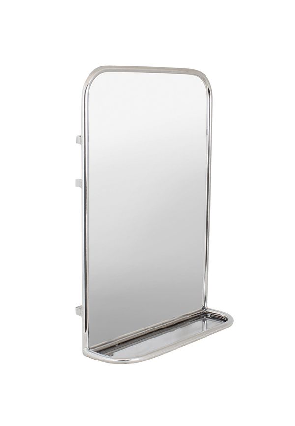Jättefin Spegel som passar bra vid många olika tillfällen.