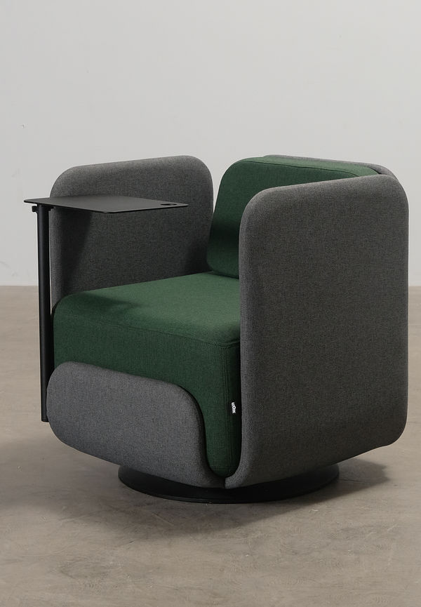 Skön fåtölj i grönt från LoOok Industries.