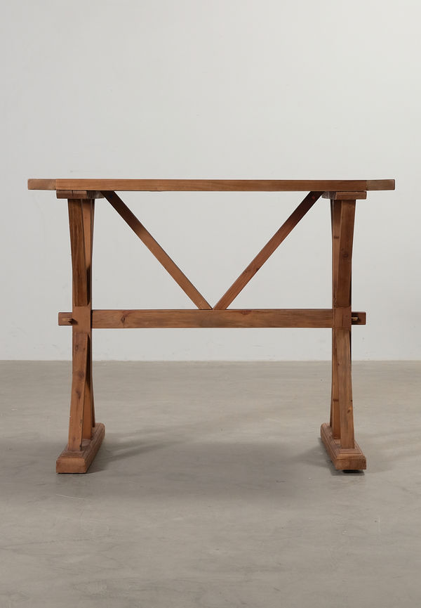 Moderiktig bord 2025 från Manor House.