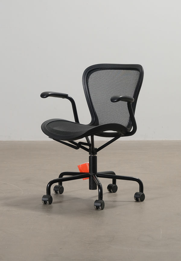 Riktigt fin svart stol 2024 från Magis.