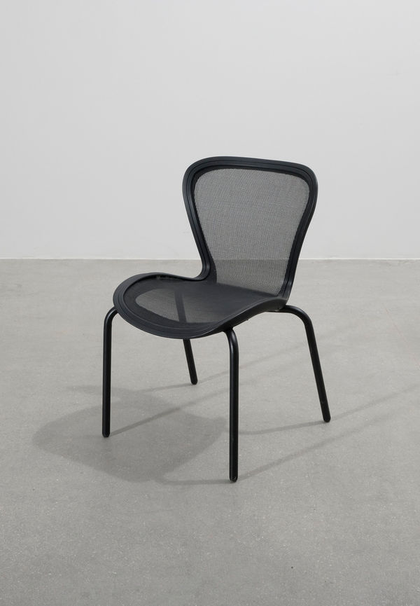 Mysig svart stol 2024 från Magis.